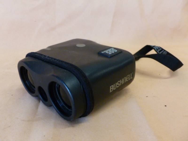 lot 105 image: Bushnell Range Finder
