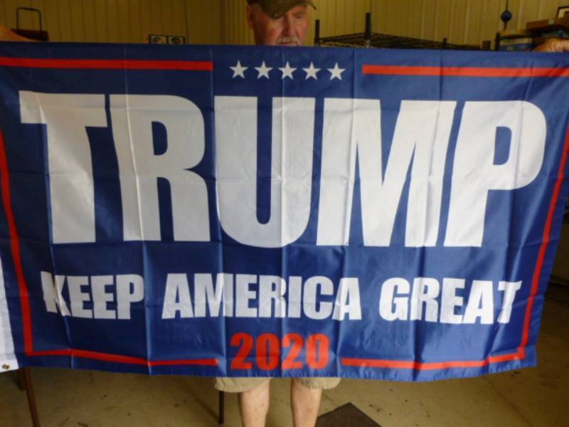 lot 113 image: Trump Flag