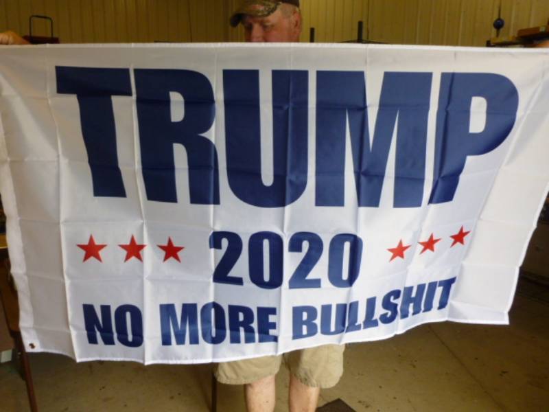 lot 114 image: Trump Flag