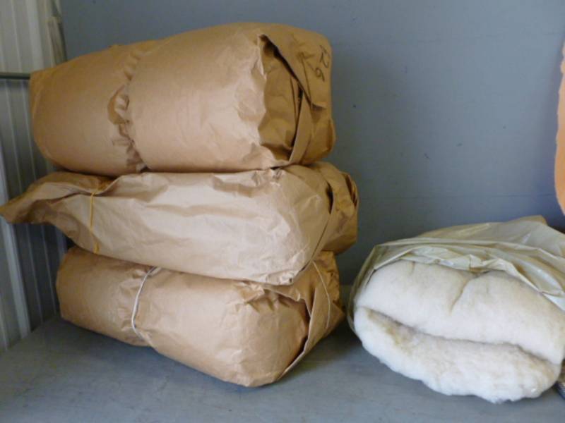 lot 120 image: New Vintage Wool Batts