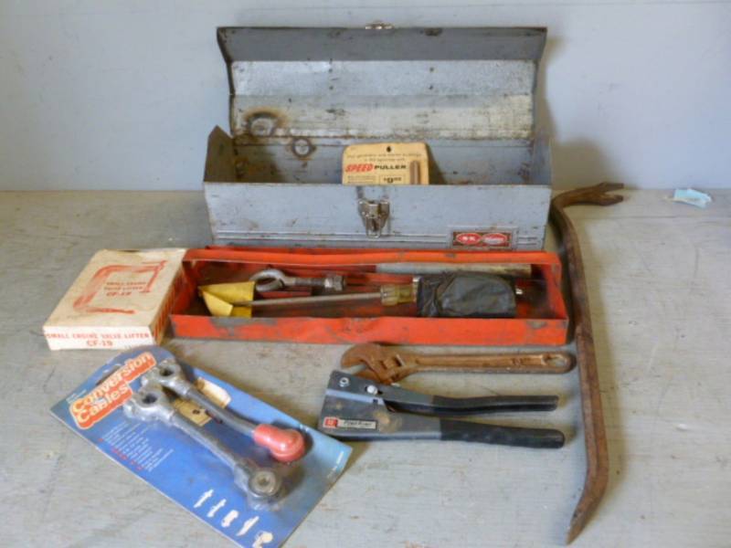 lot 148 image: Vintage Tool Box