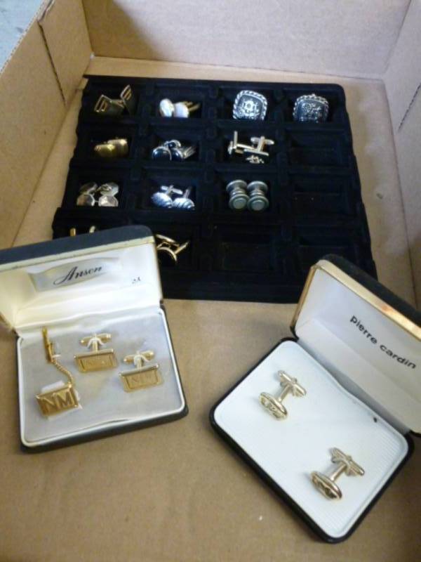 lot 154 image: Jewelry