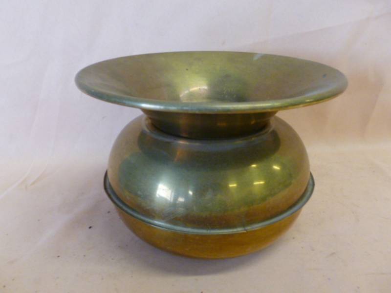 lot 170 image: Vintage Spittoon