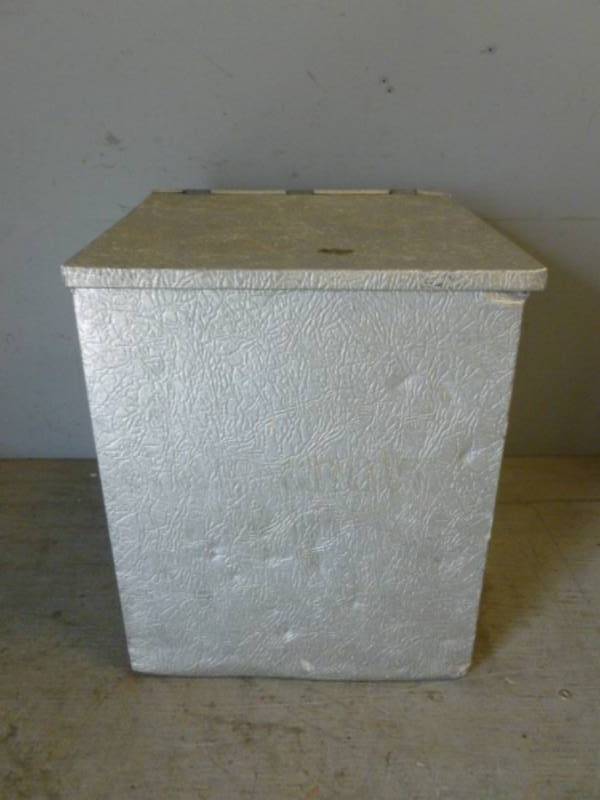 lot 173 image: Vintage Milk Box