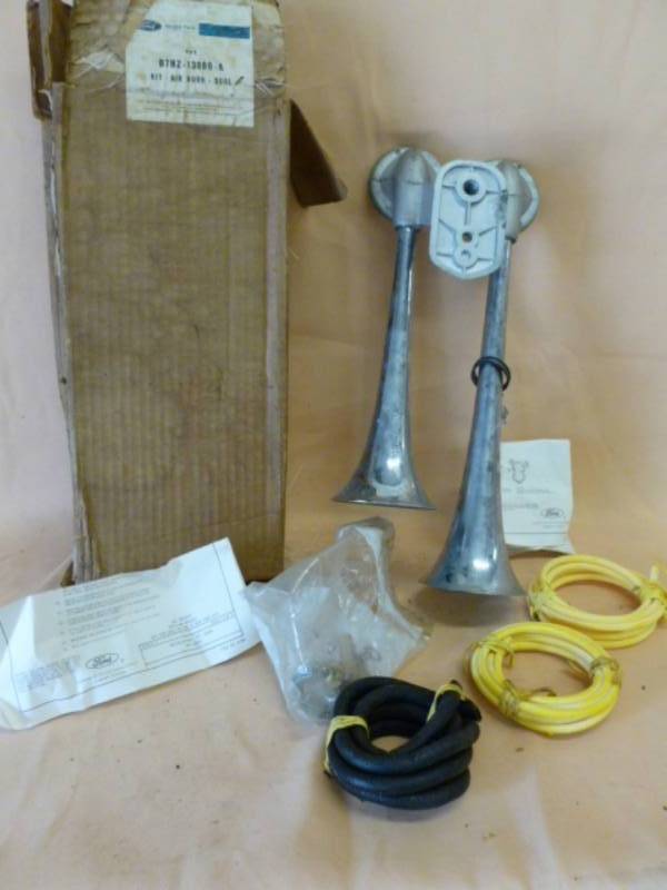 lot 207 image: Vintage Truck Horn