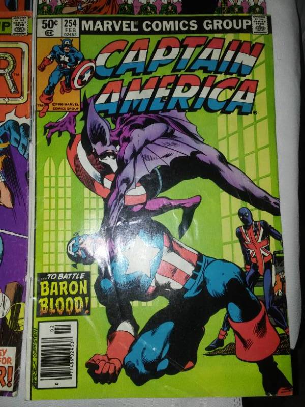 lot 11 image: 6 comic books - Captain America, Dazzler, Justice League, Marvel & DC