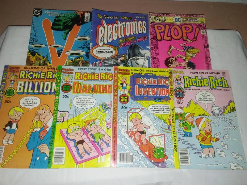 lot 12 image: 7 comic books - Richie Rich, plop, Electronics V, DC.