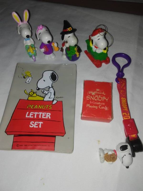 lot 21 image: Snoopy collection