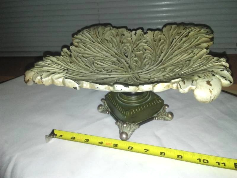 lot 31 image: Austelitz Bowl heavy cast Base