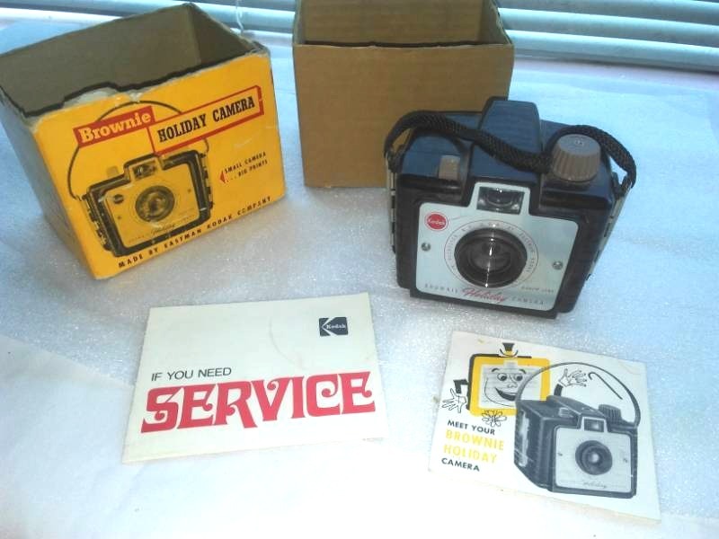 lot 46 image: Kodak holiday camera with box and instructions.