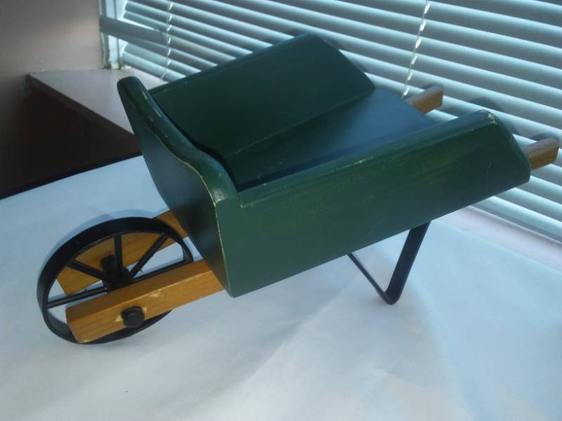 lot 47 image: 3 vintage wood decor