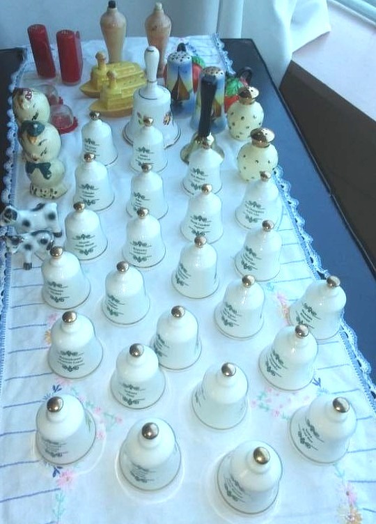 lot 80 image: State bells and salt and pepper shakers. Danbury Mint Bells - state flower collection.