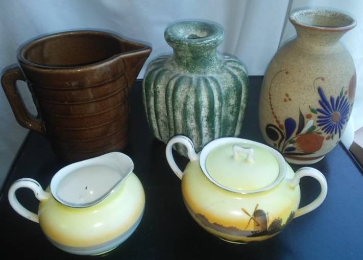 lot 82 image: Porcelain and pottery.  MEITO China.