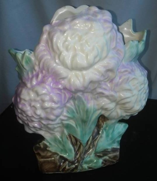 lot 83 image: Beautiful McCoy vase.