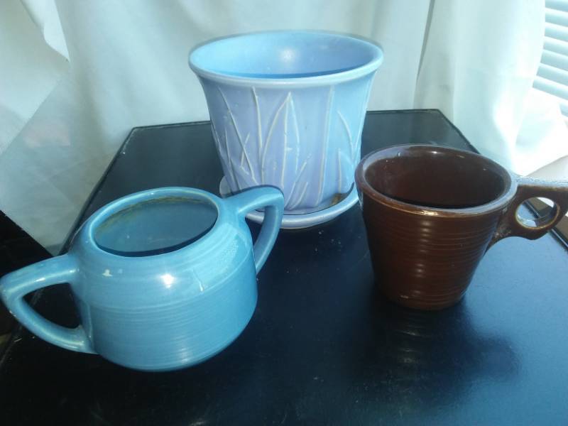 lot 84 image: McCoy planter, mug, sugar - see pics.