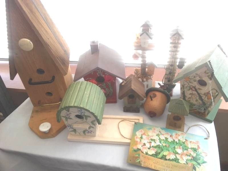 lot 96 image: Birdhouse Garden theme.