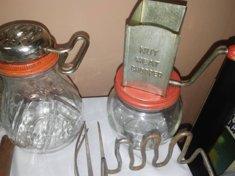 lot 101 image: Vintage kitchen and serving.
