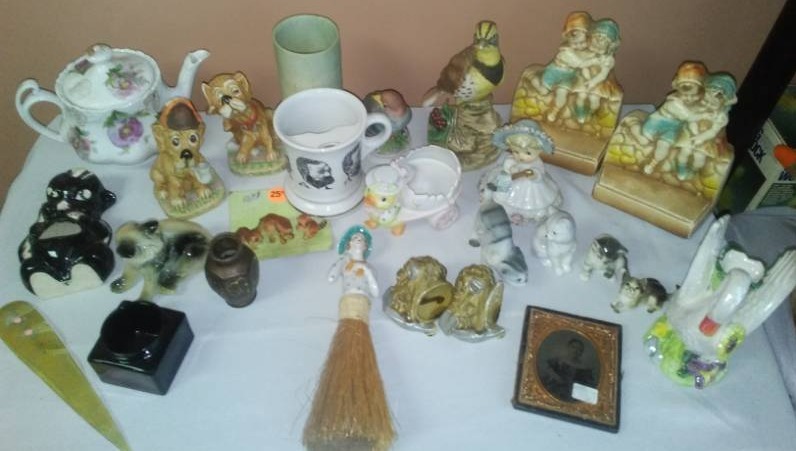 lot 115 image: Huge figurine, ceramic, porcelain light.