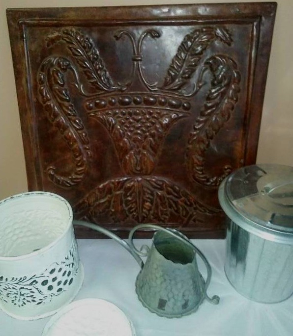 lot 117 image: Metal decor - 4. Very cool lot, hanging copper Square