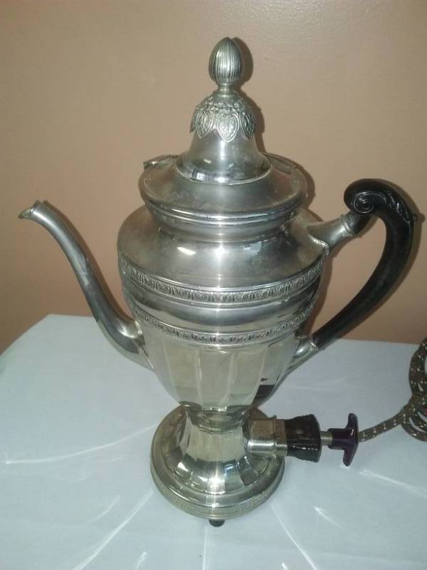lot 118 image: Vintage silver-plate percolator coffee pot