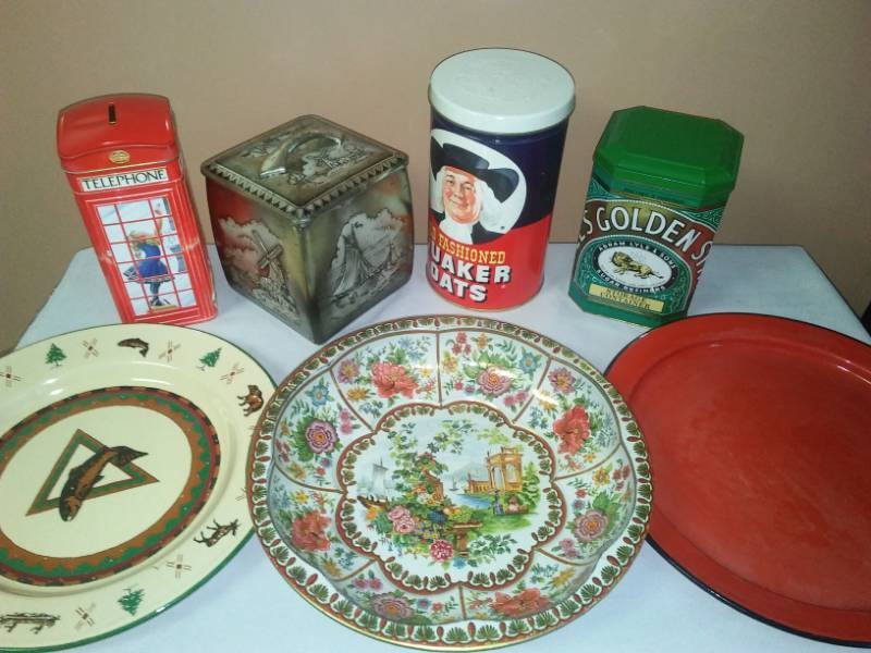 lot 121 image: Tin plates and boxes.