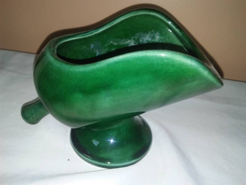 lot 123 image: Pottery - 4. Hull, Roseville, Shawnee.