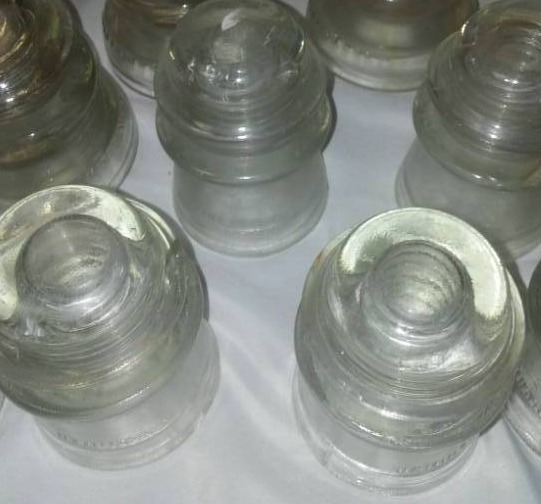 lot 126 image: Glass insulators, Hemingray- 17.