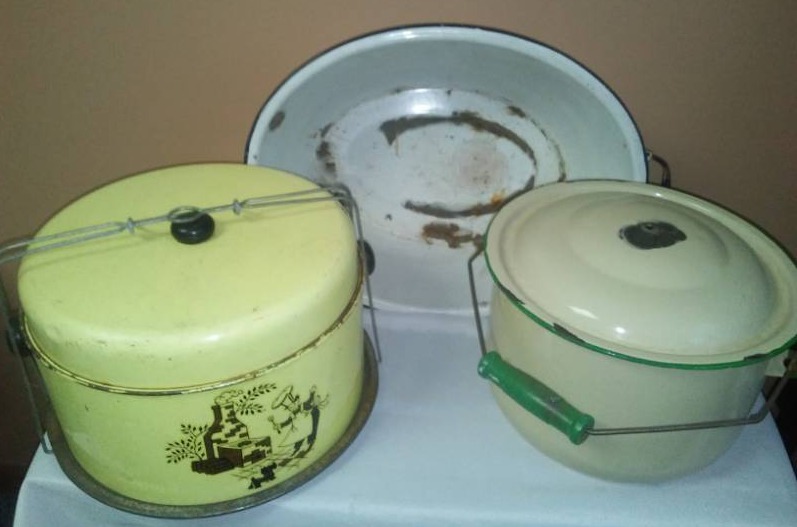 lot 131 image: Enamelware - 3.