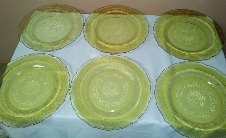 lot 132 image: Depression glass plates - 6. Y