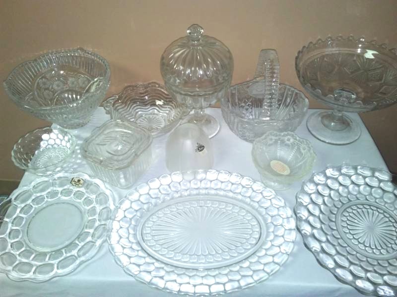 lot 133 image: Clear glass and crystal serving pieces - 12.