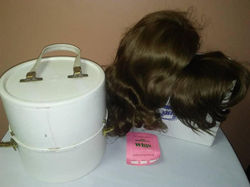 lot 142 image: Wig box, wig and extension.