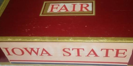 lot 148 image: Vintage Iowa State Fair cigar box and more