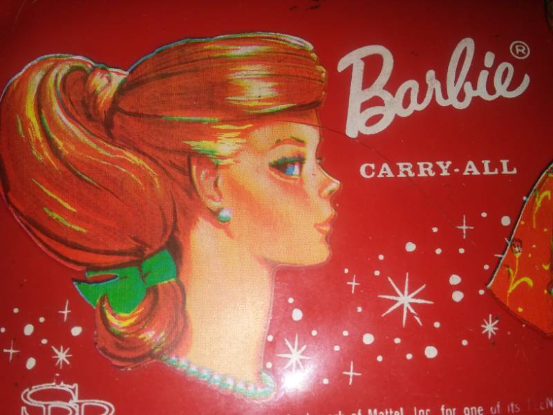 lot 150 image: Rare 1964 Barbie carry all purse clutch.