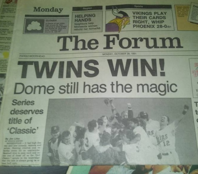 lot 162 image: Newspaper Collectibles - twins, Vikings and more.