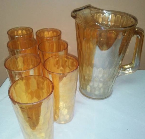 lot 165 image: Pitcher and glasses, gold Carnival - 8 piece set.