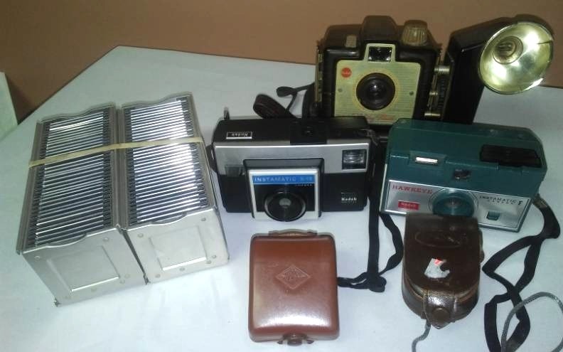 lot 173 image: Vintage 3 cameras and more