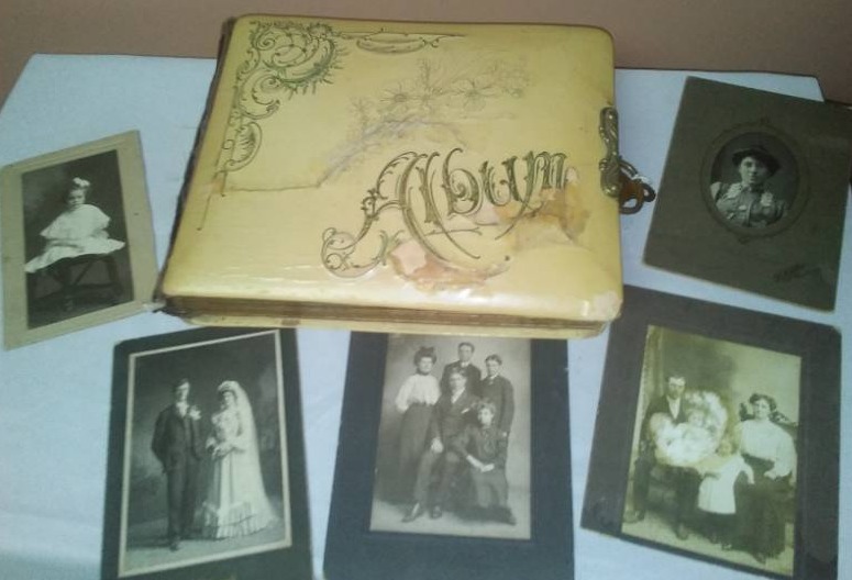 lot 184 image: Amazing photo album with photos.