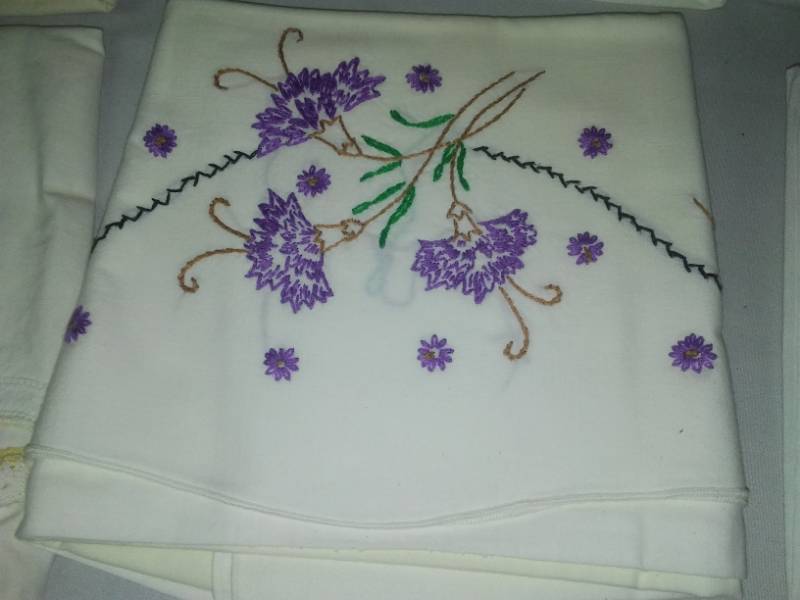 lot 186 image: Three sets of pillowcases - new embroidery.