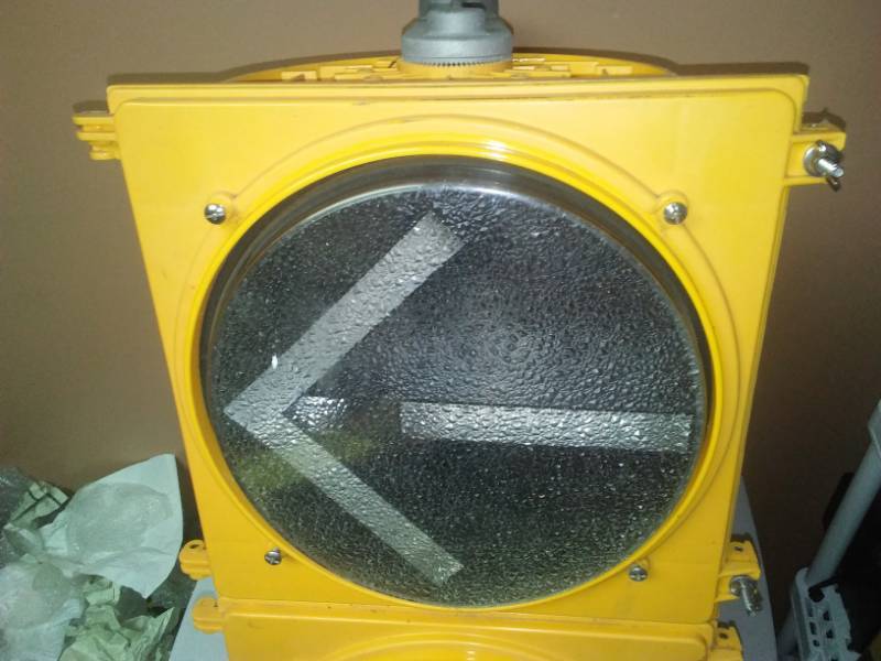 lot 194 image: Authentic stop light- four arrows, working