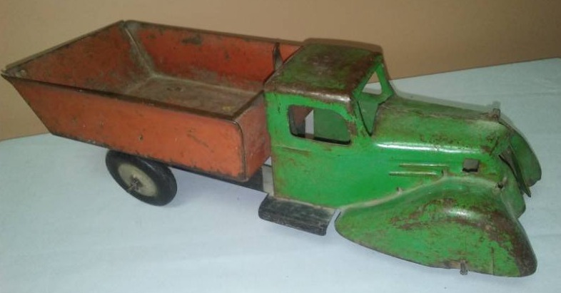 lot 198 image: Vintage Wyandot. Vintage metal truck, circa 1940s