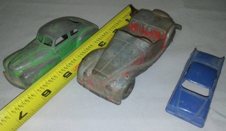 lot 199 image: 3 vintage Tootsie toy cars - all there.
