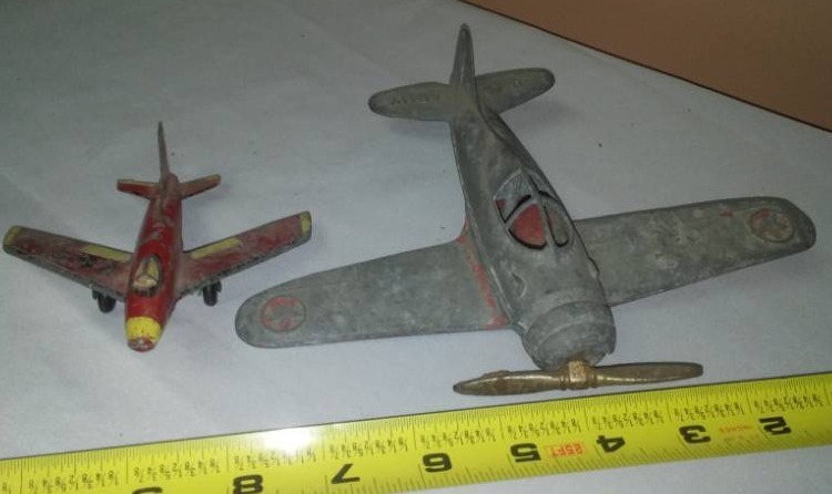 lot 200 image: 2 metal planes - vintage.
