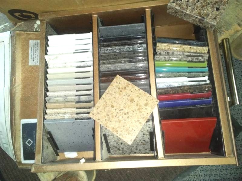 lot 251 image: About 50 quartz 4 x 4 samples