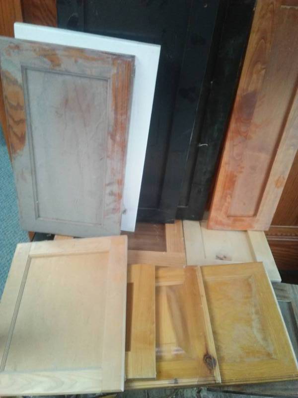 lot 257 image: 13 cabinet doors - variety, crafts and more.