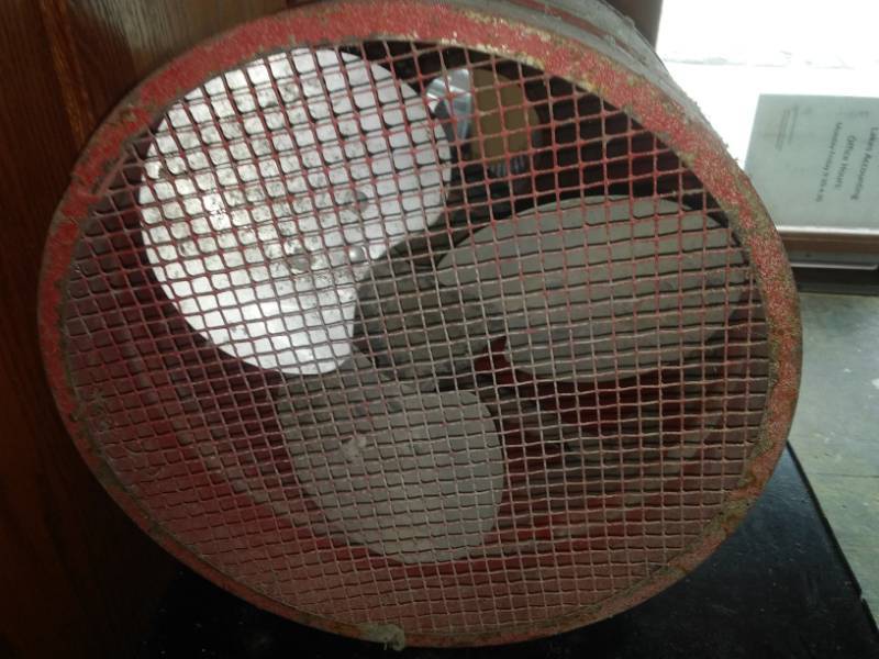lot 266 image: Grain aerator fan works great