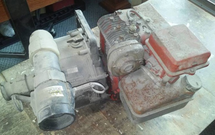 lot 272 image: Liquid transfer pump -Homelite. Briggs 5 HP gas motor.