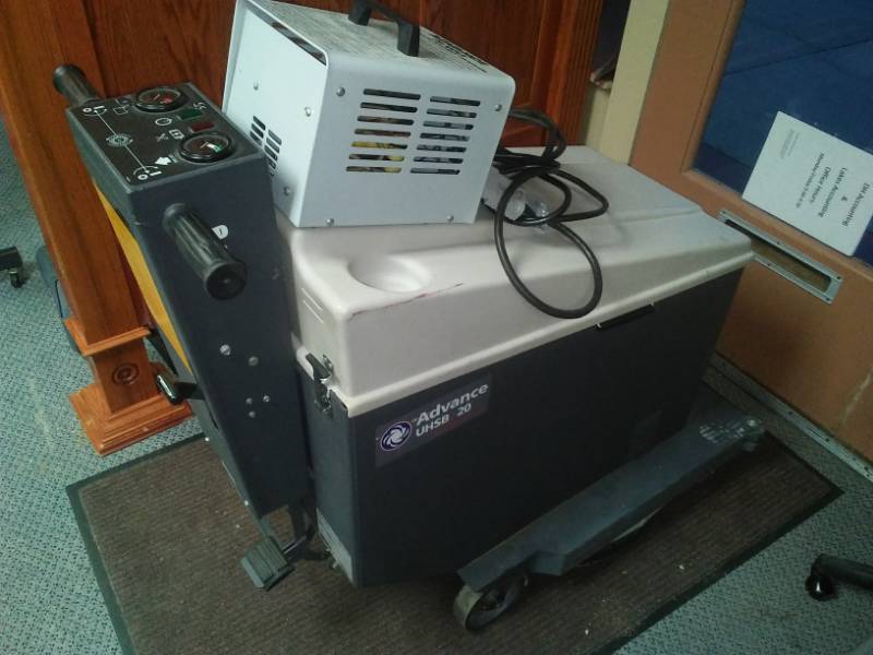 lot 282 image: Advance UHSB 20 36 volt floor sweeper with charger. Nilfisk Advance