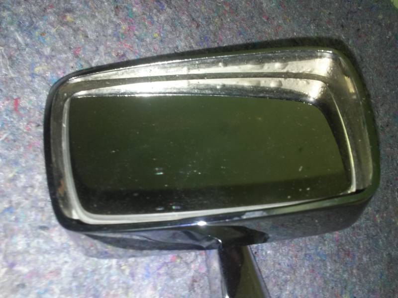 Left hand side mirror wired remote.