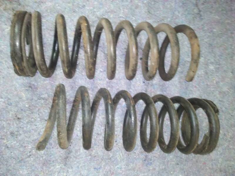 2 Front Coil Springs 620# Excellent