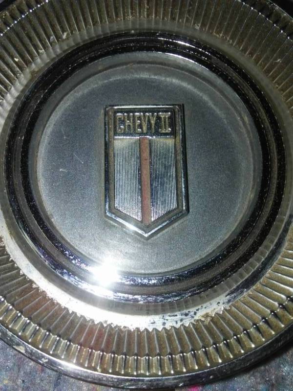 Chevy II Circular emblem, cap Excellent condition.